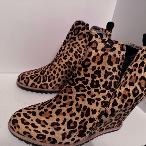 Dolce Vita, size 10, animal print bootie, wedge heel, only worn once. 4 in - Picture 5 of 8